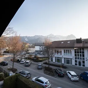 Central With The View Of The Zugspitze Garmisch-Partenkirchen